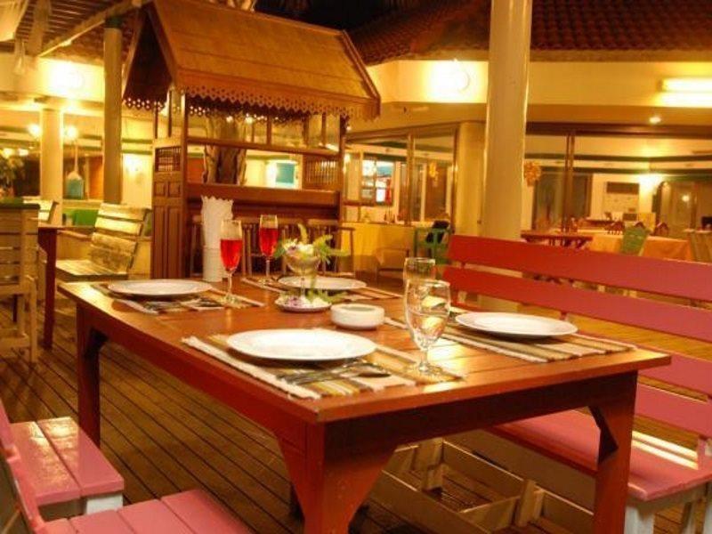 Palmeraie Beach Hotel, Rayong Ban Ang Exterior photo