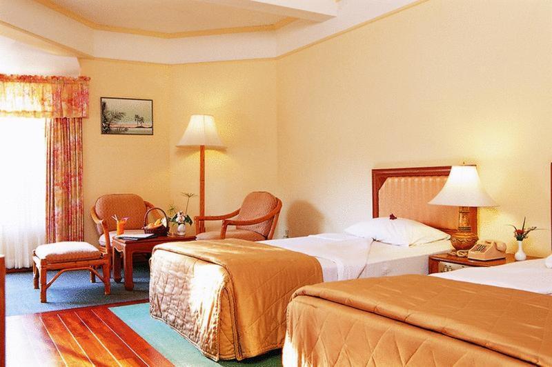 Palmeraie Beach Hotel, Rayong Ban Ang Exterior photo